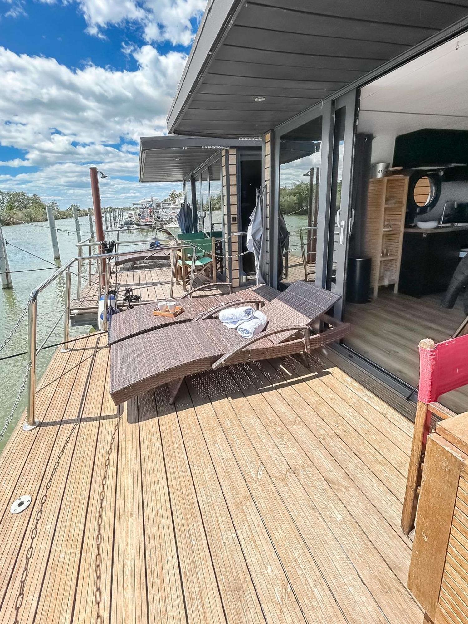 Hotel Sejour Unique Sur Un Bateau "Marius" Vauvert Exteriér fotografie